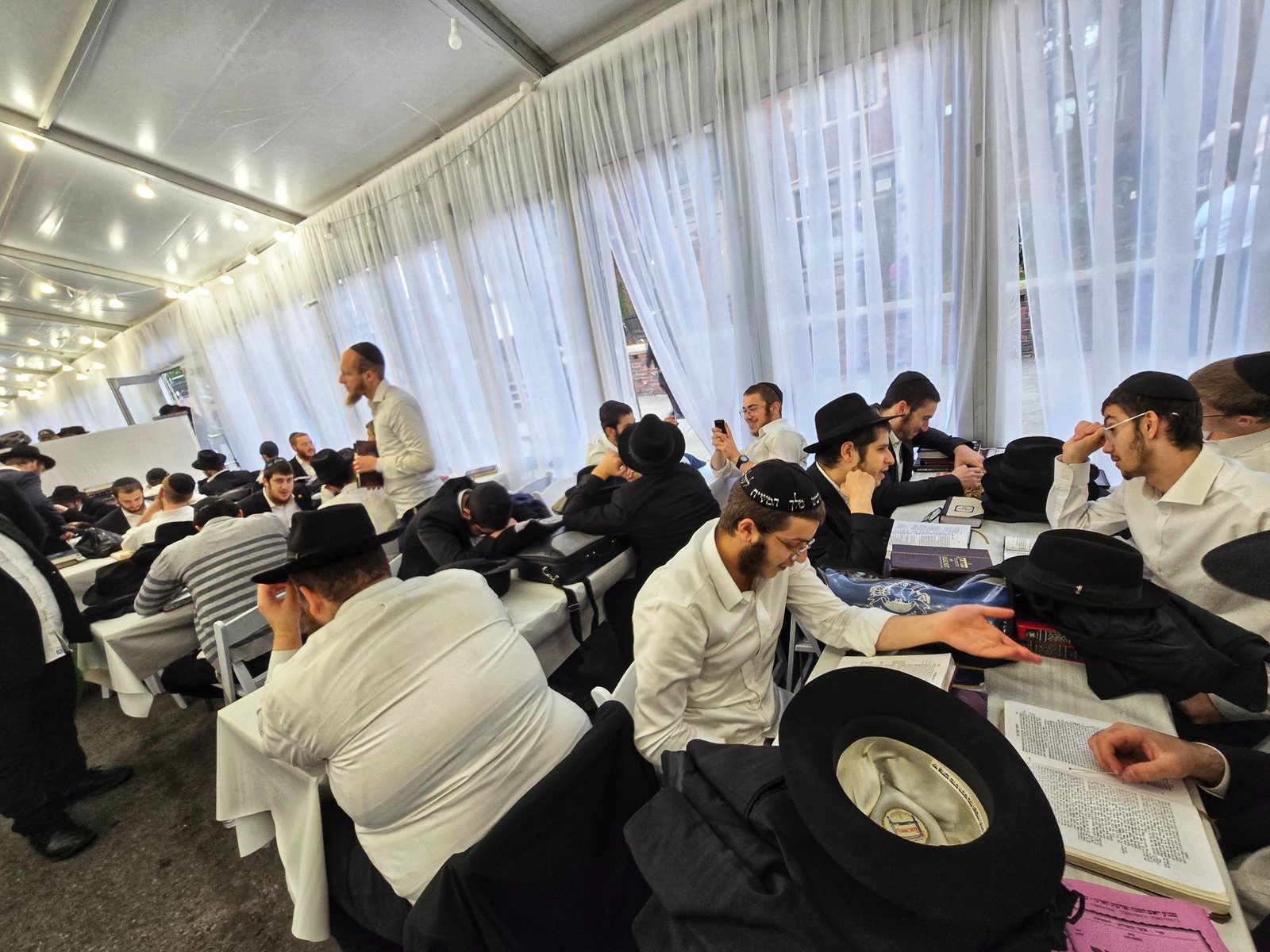 Guests learning in the Tent at 770